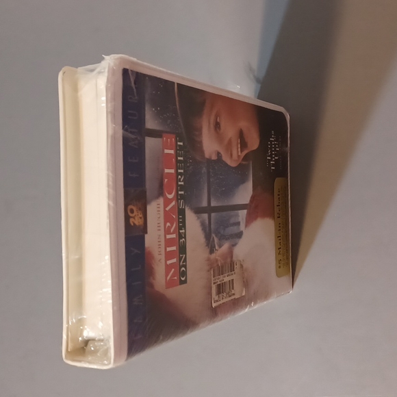 Miracle on 34th Street VHS Tape Sealed New Condition - Picture 3 of 6